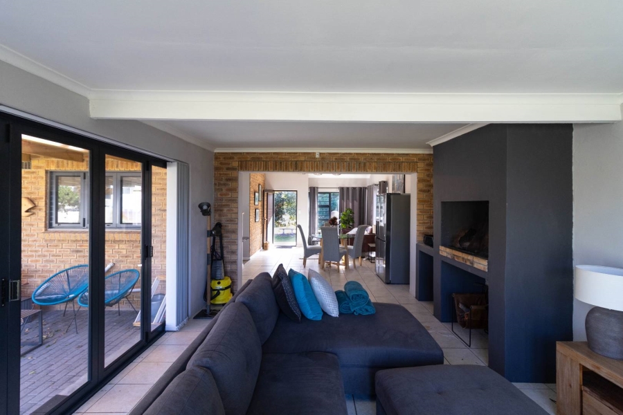 4 Bedroom Property for Sale in Sandbaai Western Cape